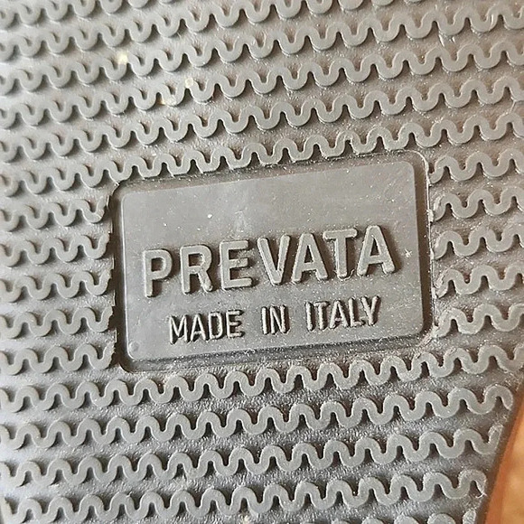 Prevata bronze 1" heel sandals with gorgeous woven  accent at toe Size 9 AA - Picture 4 of 6